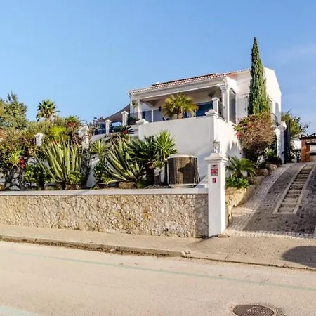 Apartment Stunning Offers Unparalleled Sea Views Heated Pool *