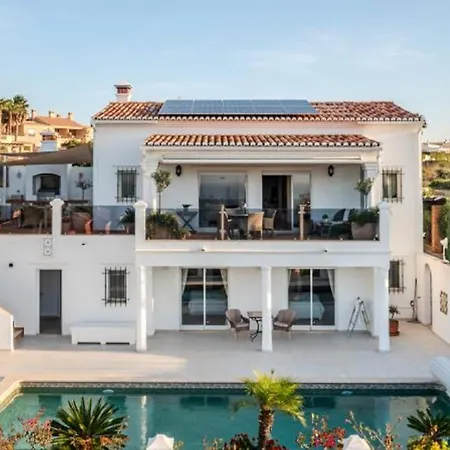 Apartment Stunning Offers Unparalleled Sea Views Heated Pool