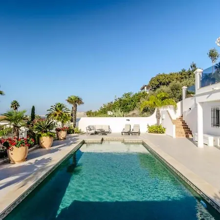 Apartment Stunning Offers Unparalleled Sea Views Heated Pool *