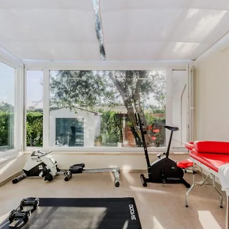 Apartment Stunning Offers Unparalleled Sea Views Heated Pool *