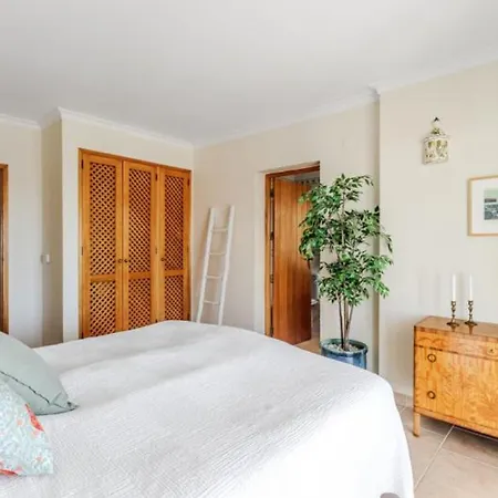 Apartment Stunning Offers Unparalleled Sea Views Heated Pool *