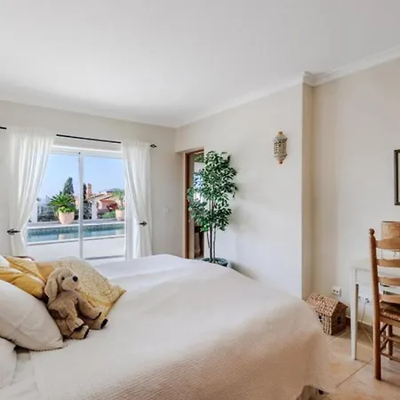Stunning Offers Unparalleled Sea Views Heated Pool Apartment