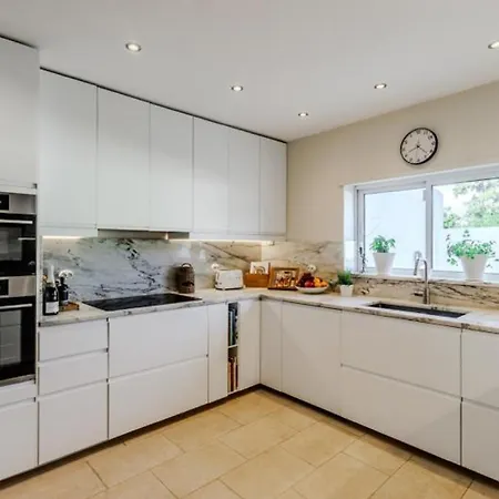 Stunning Offers Unparalleled Sea Views Heated Pool Apartment *