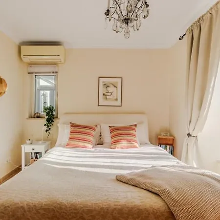 Apartment Stunning Offers Unparalleled Sea Views Heated Pool