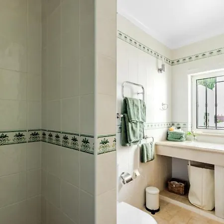 Apartment Stunning Offers Unparalleled Sea Views Heated Pool